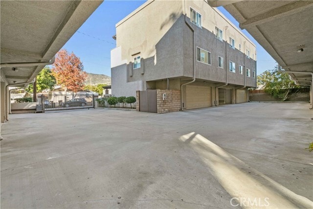 Building Photo - 552 Hahn Ave