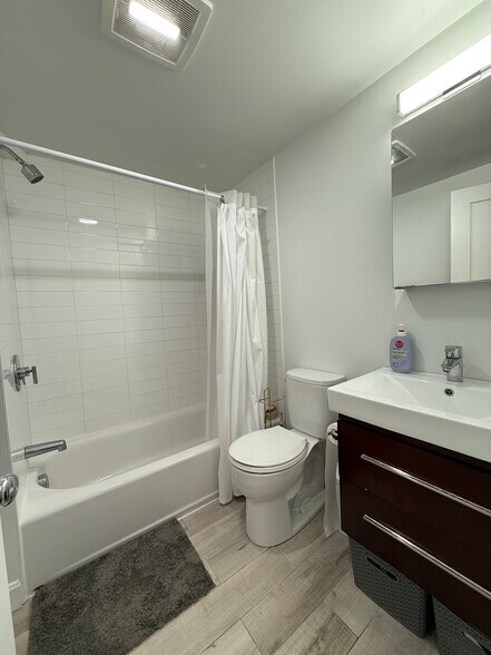 Building Photo - 229 Charles St