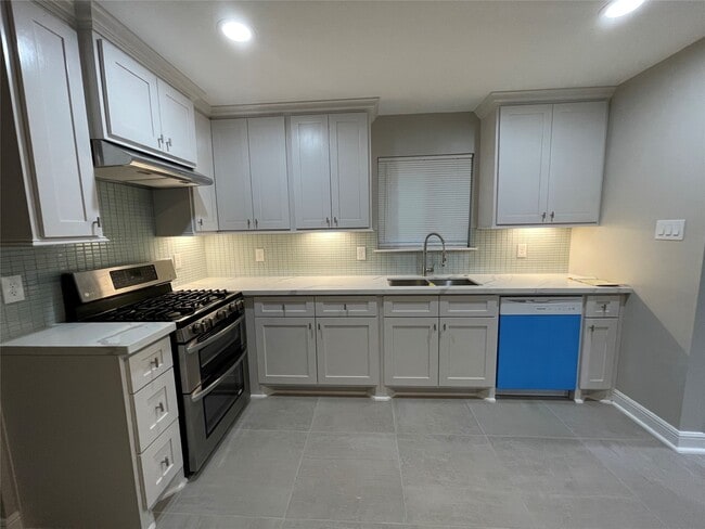 Building Photo - 2706 Wilshire Cir