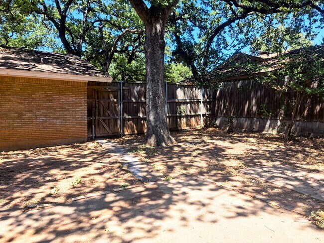 Building Photo - 56041 Glenwick Ln