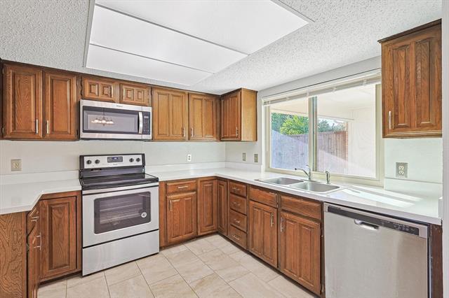 Building Photo - 338 Edgewood Dr