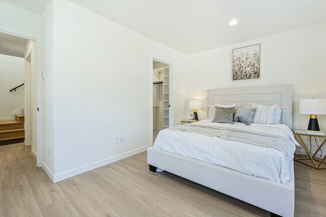 Building Photo - Montlake Townhome