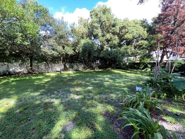 Building Photo - 222 Lakeview Dr