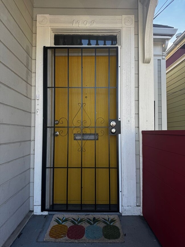 Building Photo - 1/2 Off First Month's Rent, 3 Bdrm, 1.5 Bath