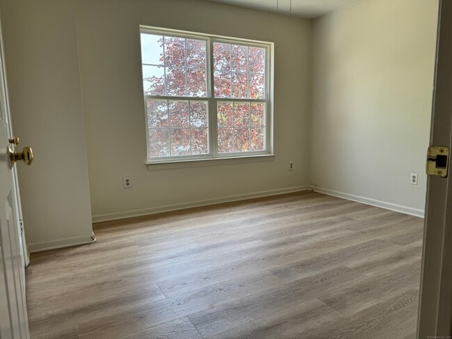 Building Photo - 4 Trumbull St