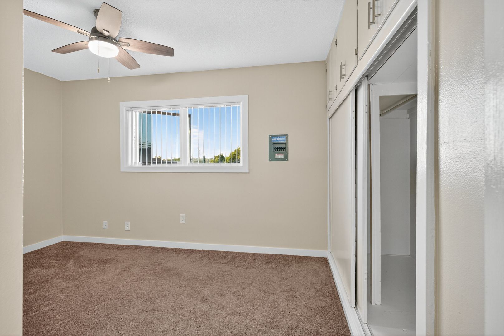 Building Photo - 210 E 29th St