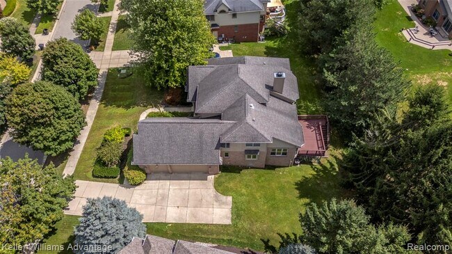 Building Photo - 47611 Manorwood Dr