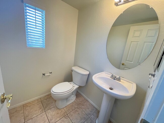Building Photo - Cozy Home in Heart of Summerlin!