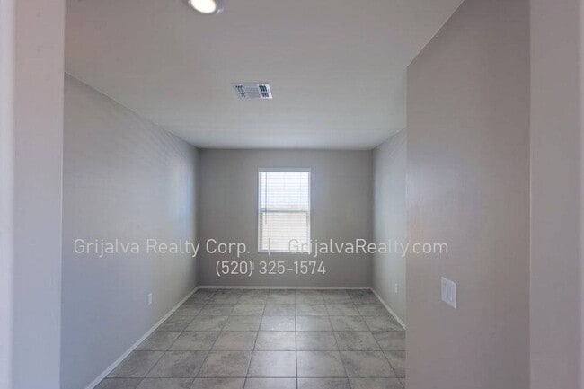 Building Photo - 8749 E Pebble Stone Ln