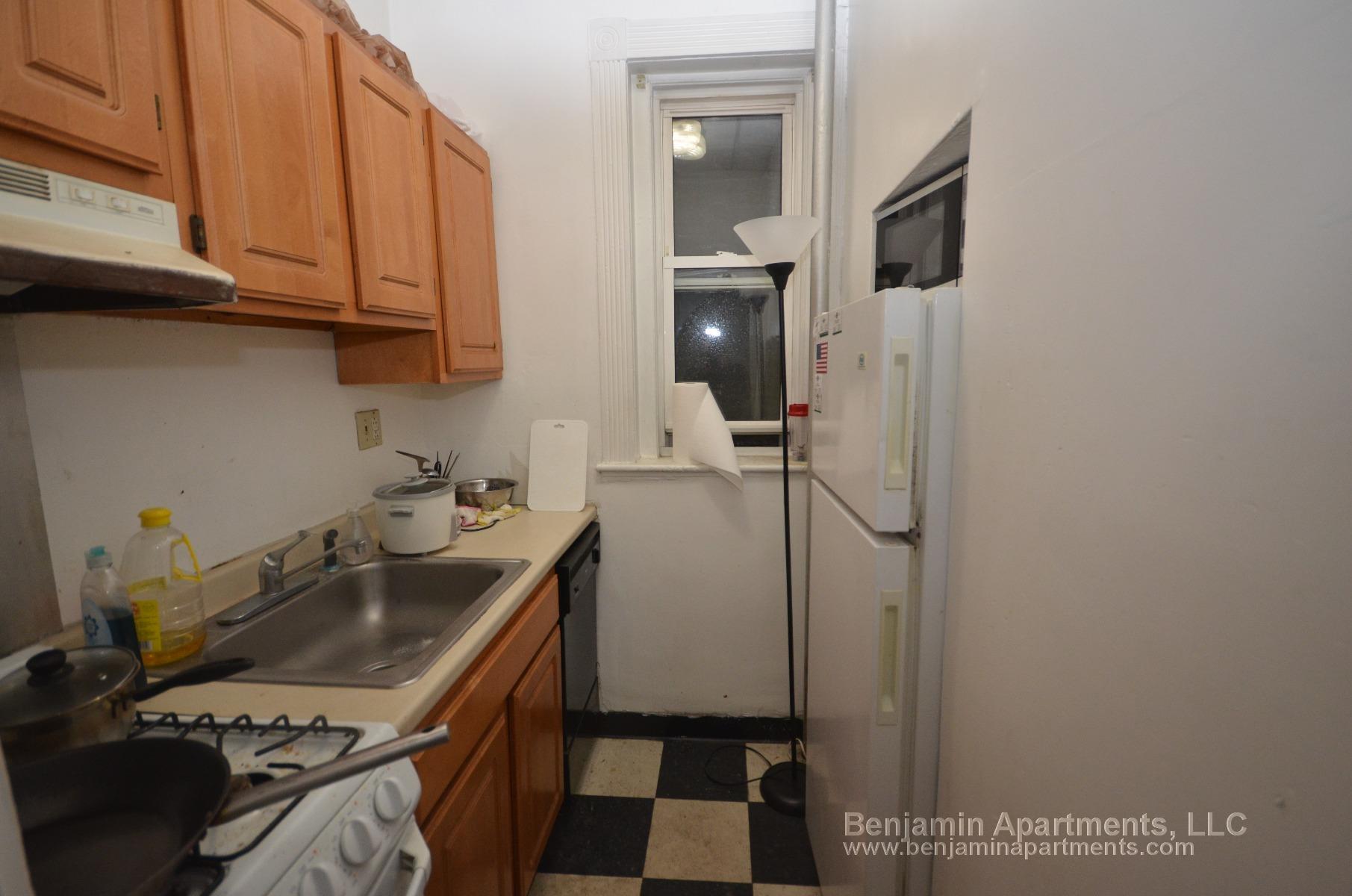 Building Photo - 463 Park Dr