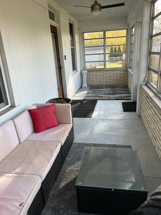 Building Photo - 3020 Parnell Ave