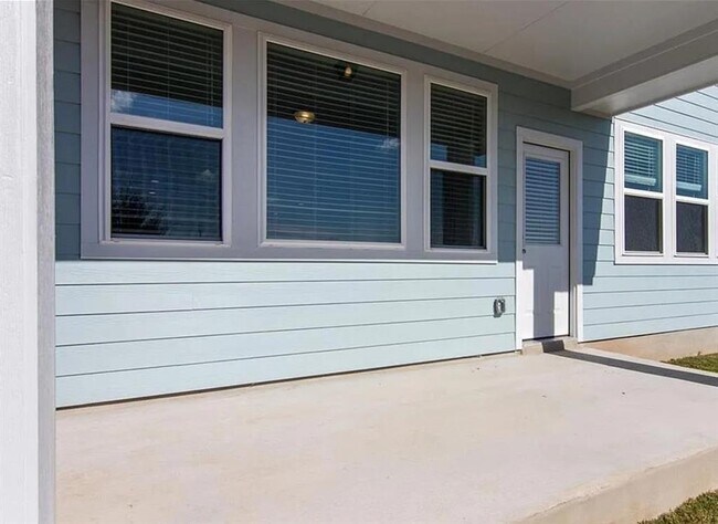 Building Photo - 240 La Escalera Dr
