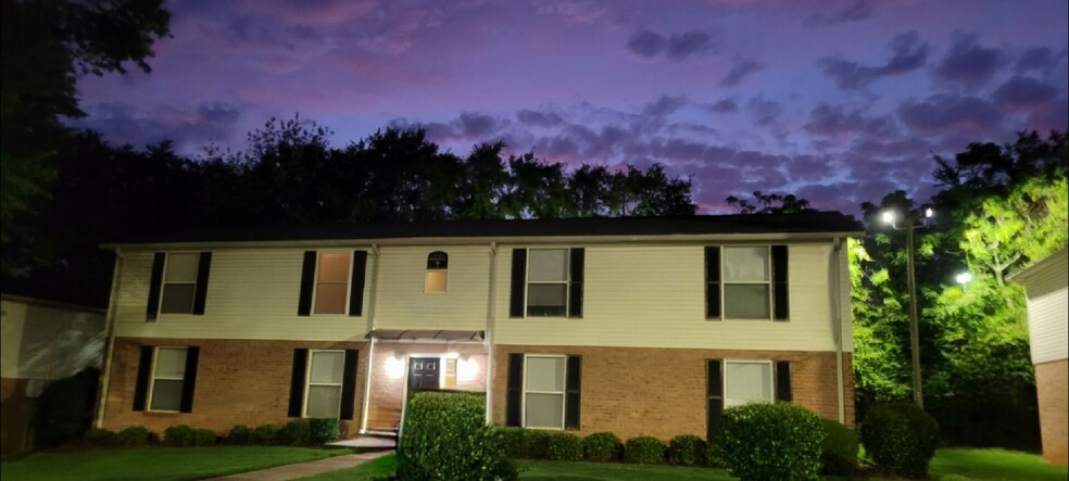 Primary Photo - Athens Highlands Apts.