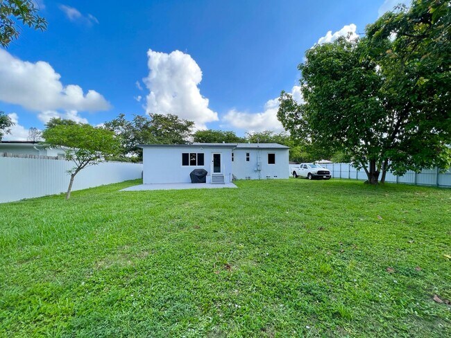 Building Photo - 210 NW 126th St