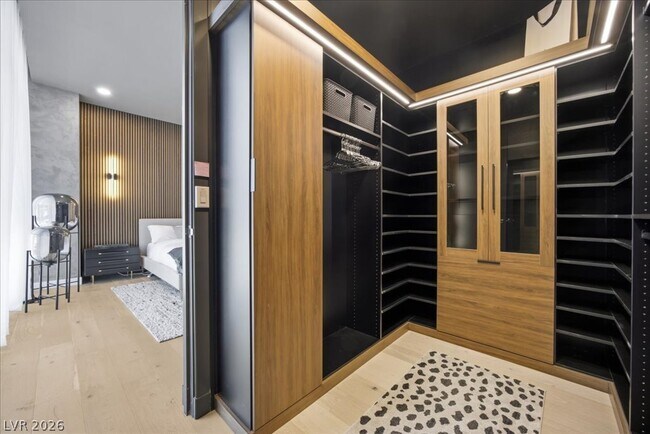 Building Photo - 4575 Dean Martin Dr