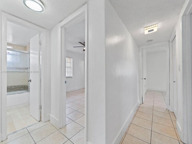 Building Photo - 9100 SW 95th Ave