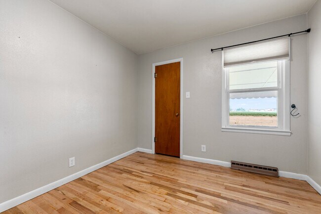 Building Photo - 3 Bedroom 2 Bath Home with Bonus Rooms and Tons of Extra Space