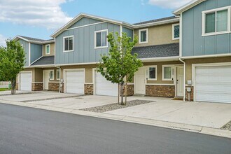 Building Photo - 7487 Geraint St