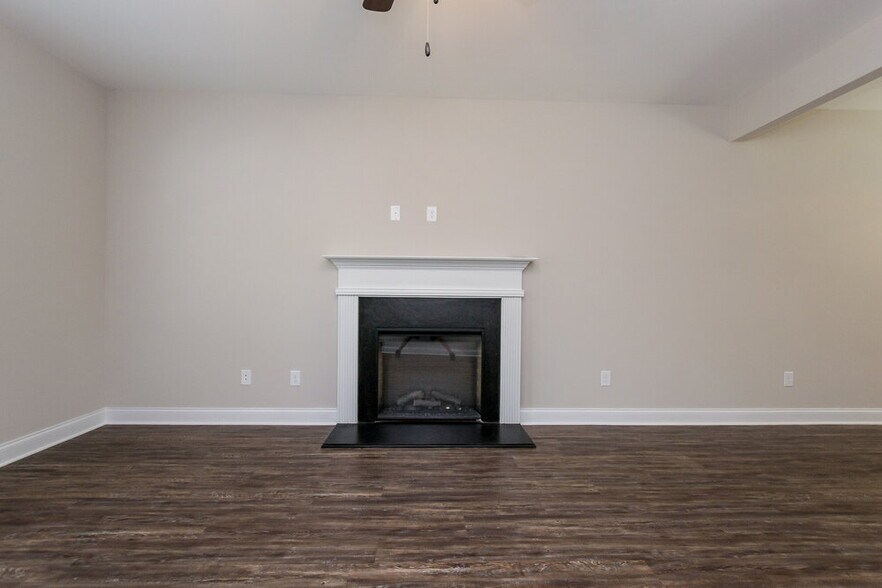 Building Photo - 593 Joneus Dr