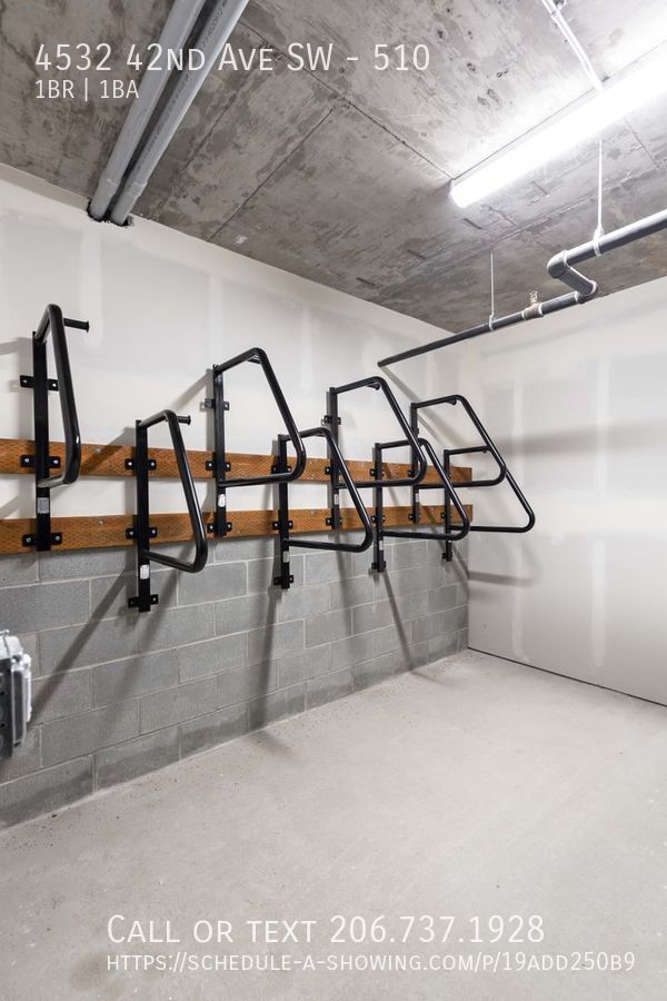 Building Photo - 4532 42nd Ave SW