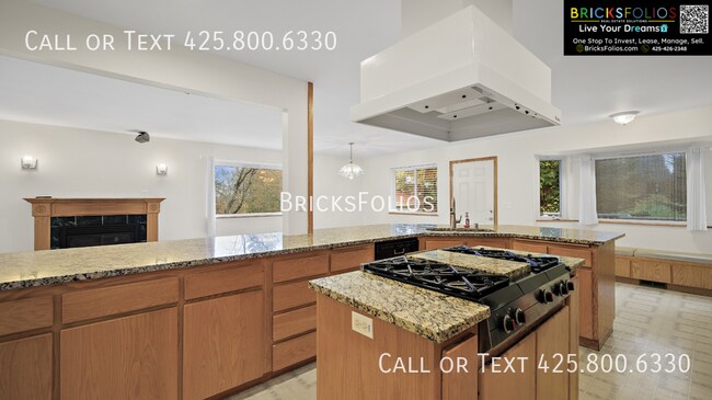 Building Photo - 15638 42nd Ave S