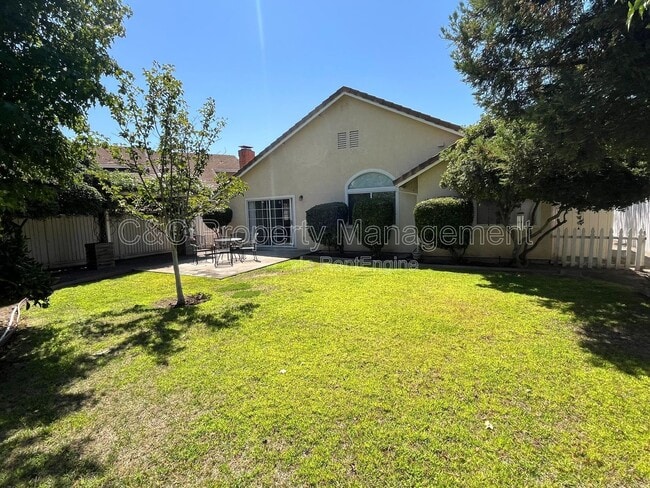 Building Photo - 1050 Colonial Ct