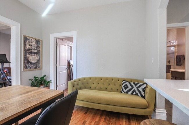 Building Photo - 2220 W 31st Ave