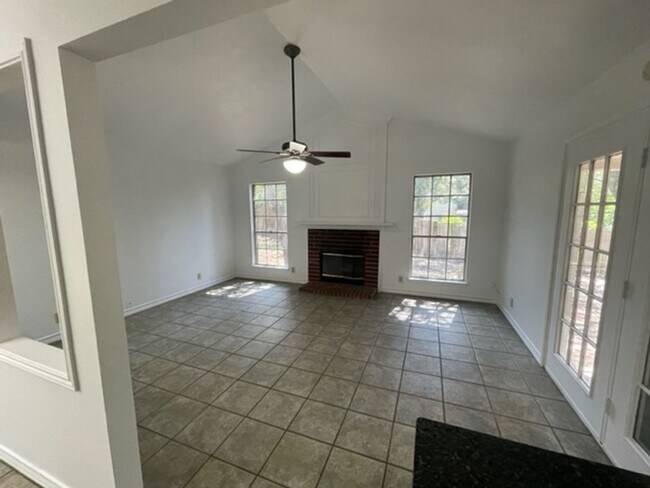 Building Photo - Coming Soon! Beautiful 4 Bed 2 Bath in Sto...