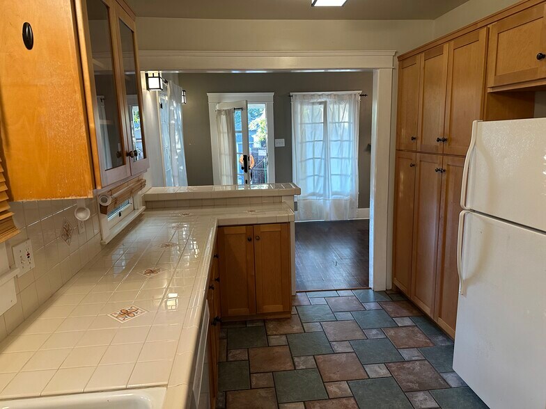 Building Photo - 325 E Colorado Blvd