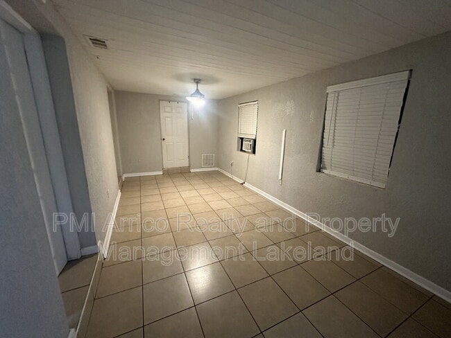 Building Photo - 403 Normandy St