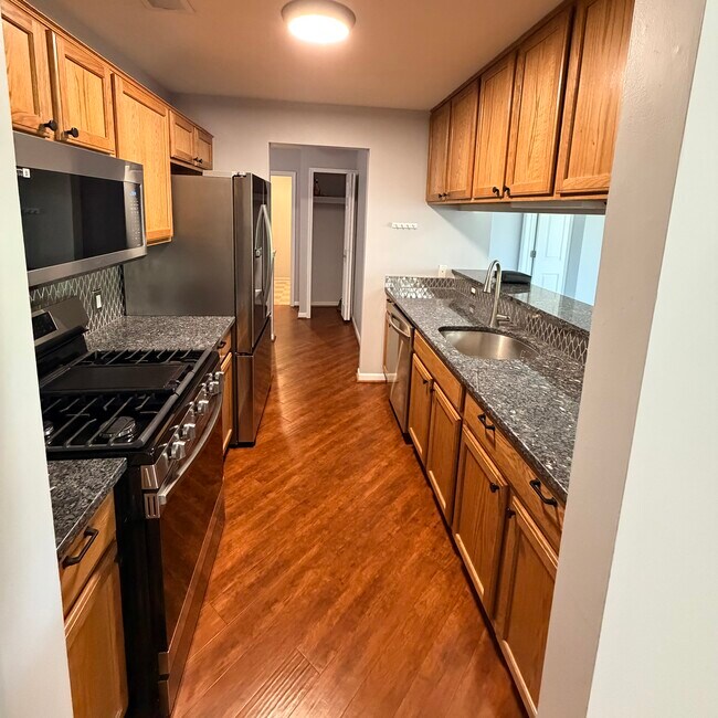 Building Photo - 543 Addington Ln