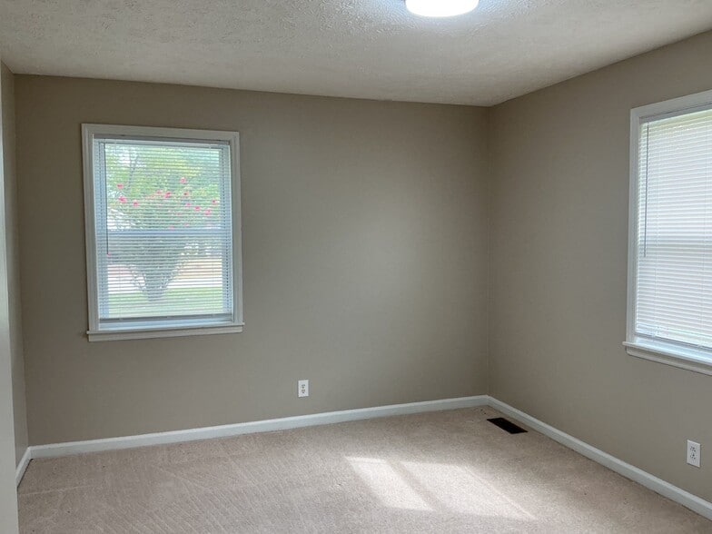 Building Photo - 137 Cheyenne Dr