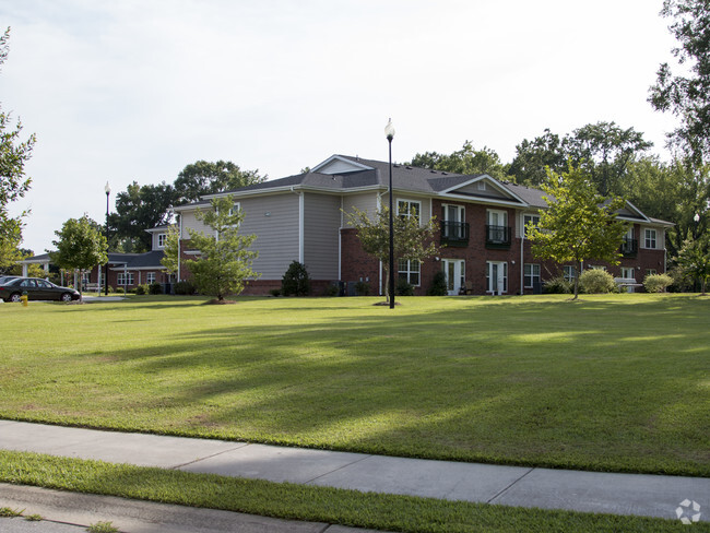 Exterior - Dogwood Manor