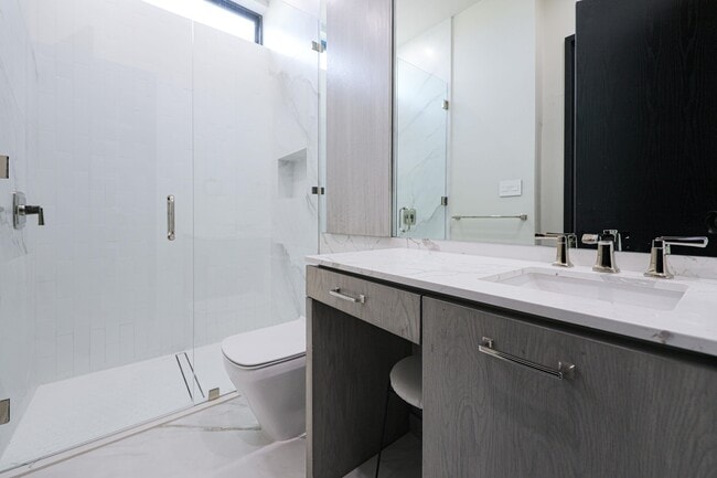 Building Photo - 3013 George Martin Dr