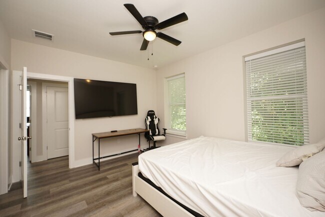 Building Photo - Newer Home in Valparaiso- Close to Eglin AFB