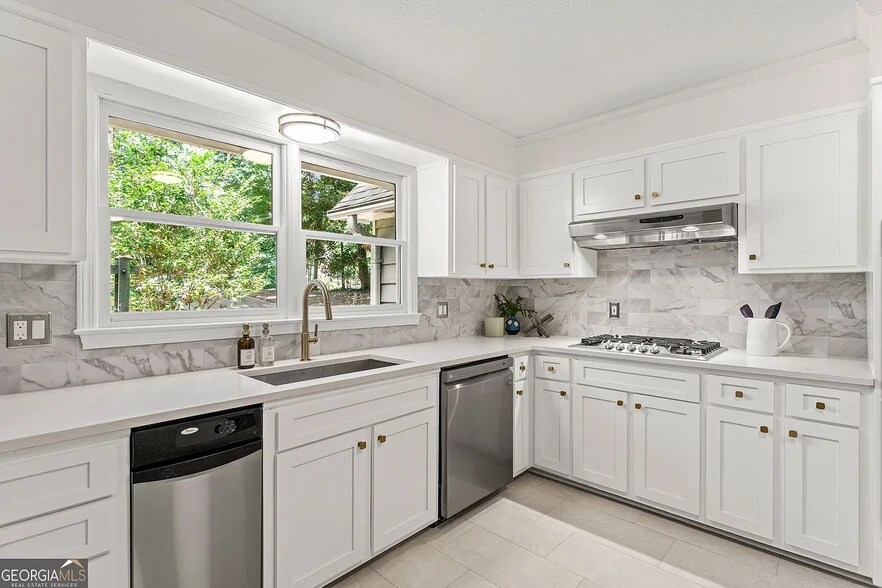 Building Photo - 220 Hollyridge Dr