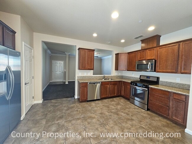 Building Photo - Spacious 5 Bedroom in the Heart of Redding!