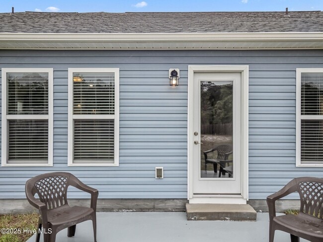 Building Photo - 227 Patriot Dr