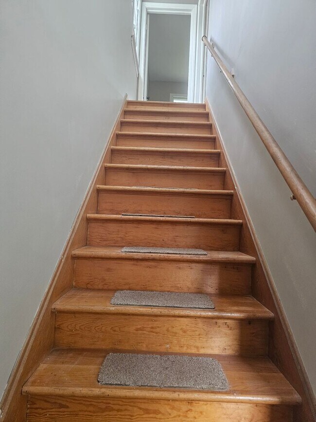 Building Photo - 800-802 E 75th Terrace - Duplex