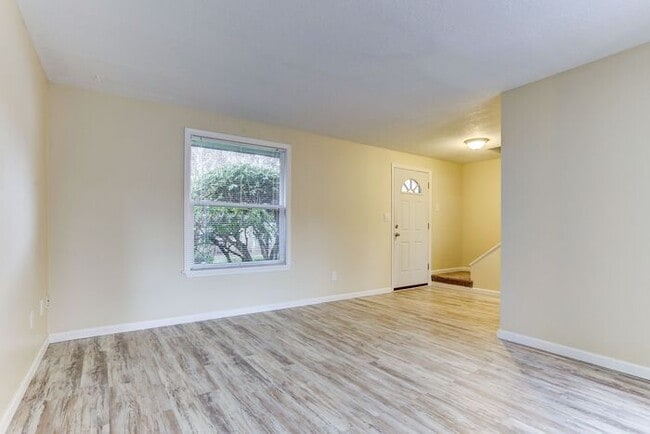 Building Photo - Completely remodeled with Washer/Dryer in ...