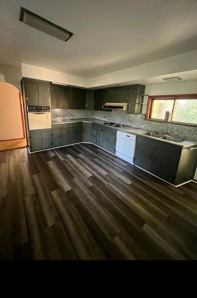 Building Photo - 3266 Ravenwood Ave