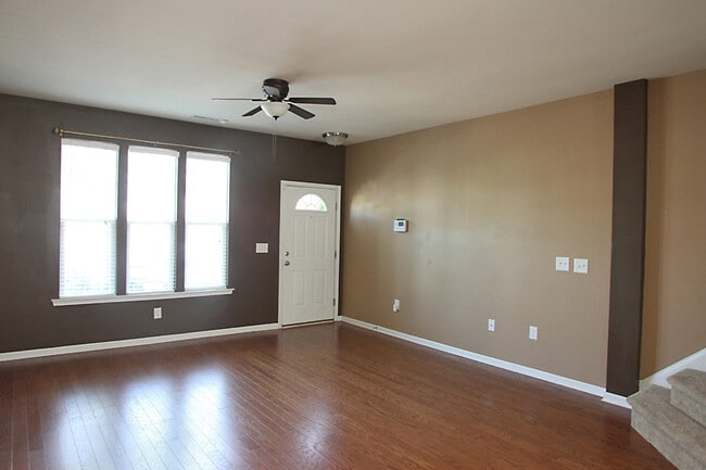Building Photo - Beautiful Two Bedroom Townhome in Convenie...