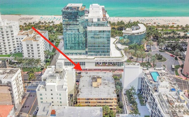 Building Photo - 2924 Collins Ave