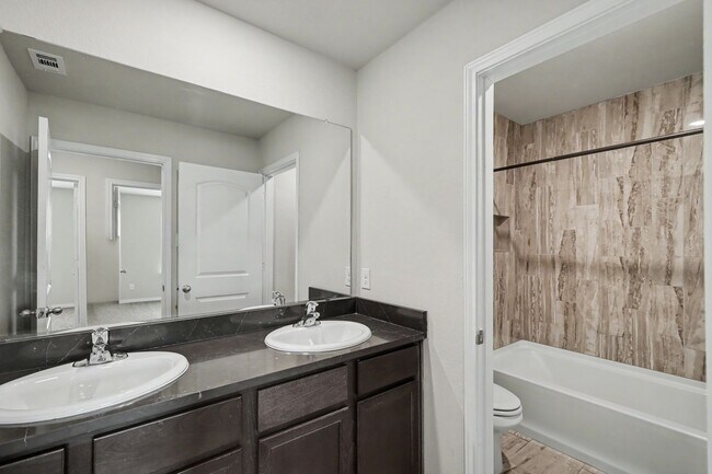Building Photo - 4 Bed, 2.5 Bath Home in Hightop Ridge with Open Floor Plan