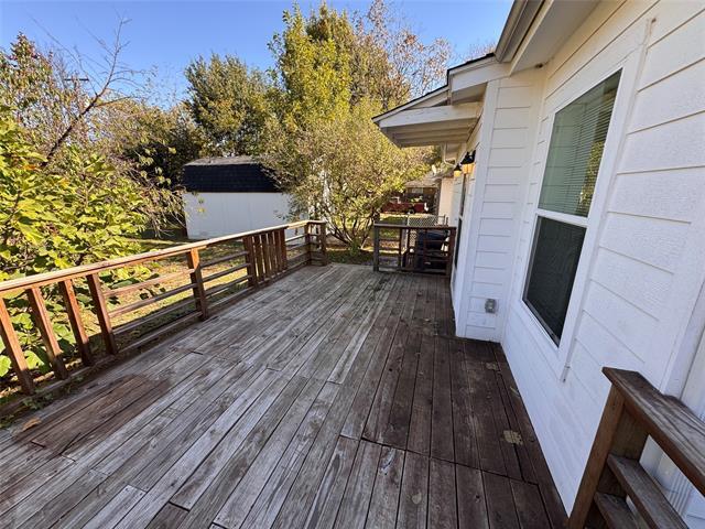 Building Photo - 2547 Sharon St