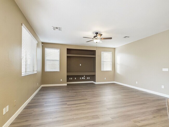 Building Photo - Carefree Hwy/27th Dr Gorgeous 6 Bedrooms/4 Bath 3695 Sq Ft Home