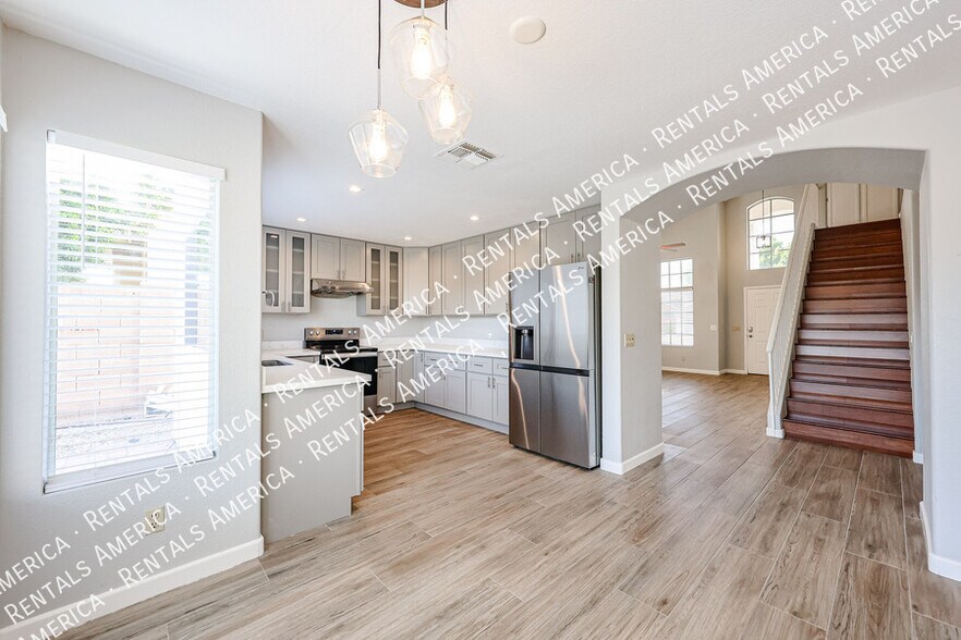 Building Photo - 6784 W Louise Dr