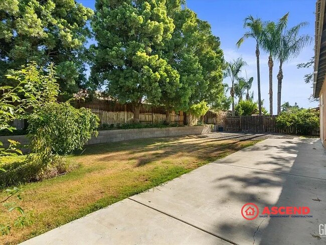 Building Photo - Stunning Home Home Off Jewetta Ave and Sno...