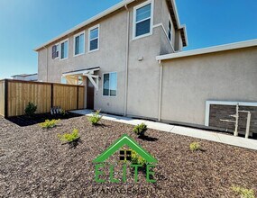 Building Photo - 8785 Oldfield Wy