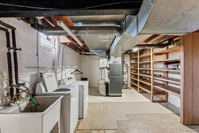 Building Photo - 12260 De Grove Dr